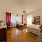 Giacomelli Apartment *