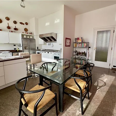 Giacomelli Apartment *
